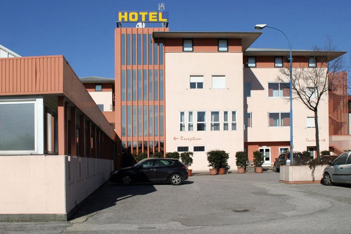 Hotel Willy Gemona del Friuli Esterno foto