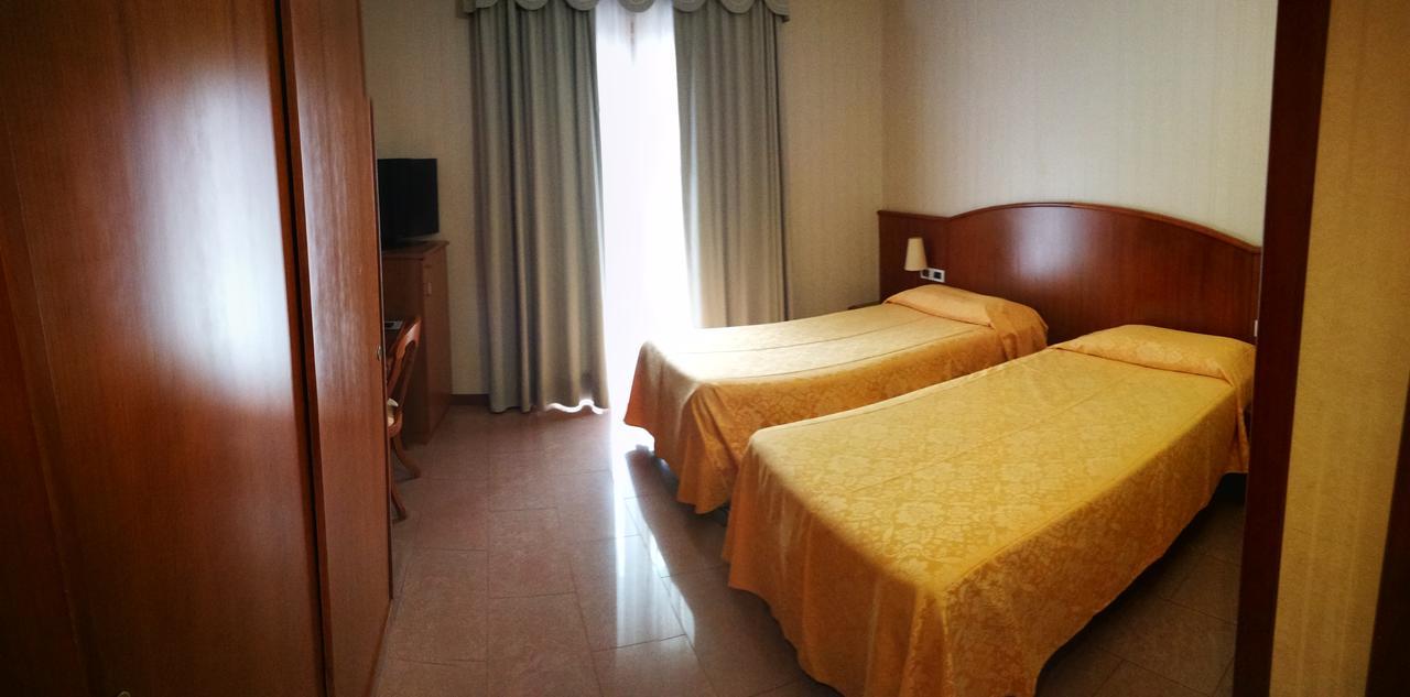 Hotel Willy Gemona del Friuli Esterno foto